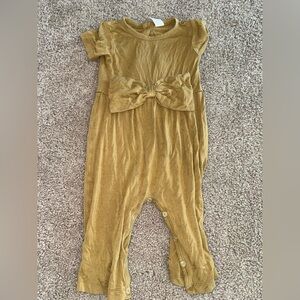 Kids the Woods by Kate Quinn Jumpsuit with Bow size 6-12 months